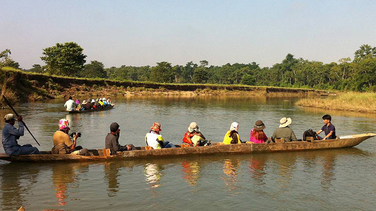 canoe ride tour in Chitwan